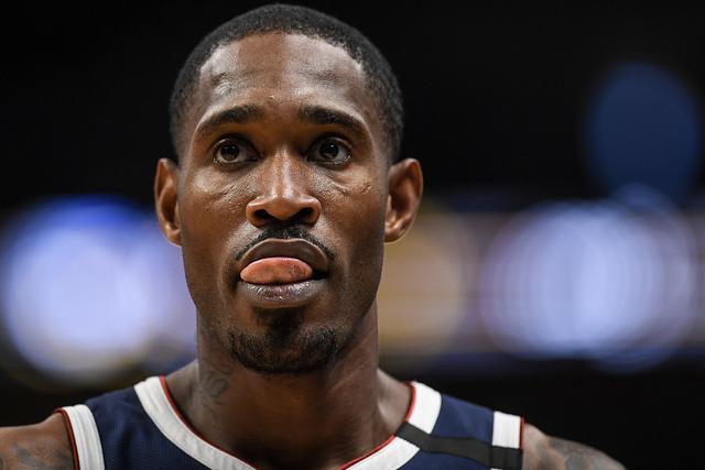 双重标准实锤！文班亚马遭NBA警告，托尼兄弟黑哨却无人管？